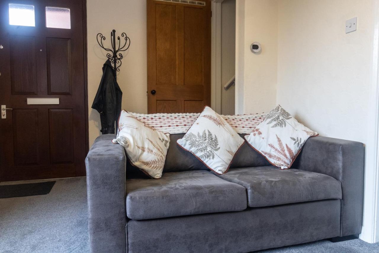 Adrian House, Near Hospital, Easy Parking + Garden Apartment Carlisle  Luaran gambar