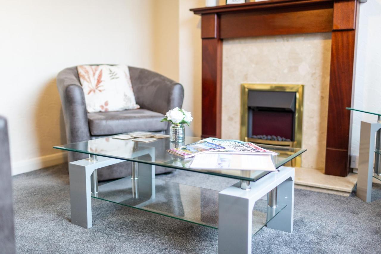 Adrian House, Near Hospital, Easy Parking + Garden Apartment Carlisle  Luaran gambar