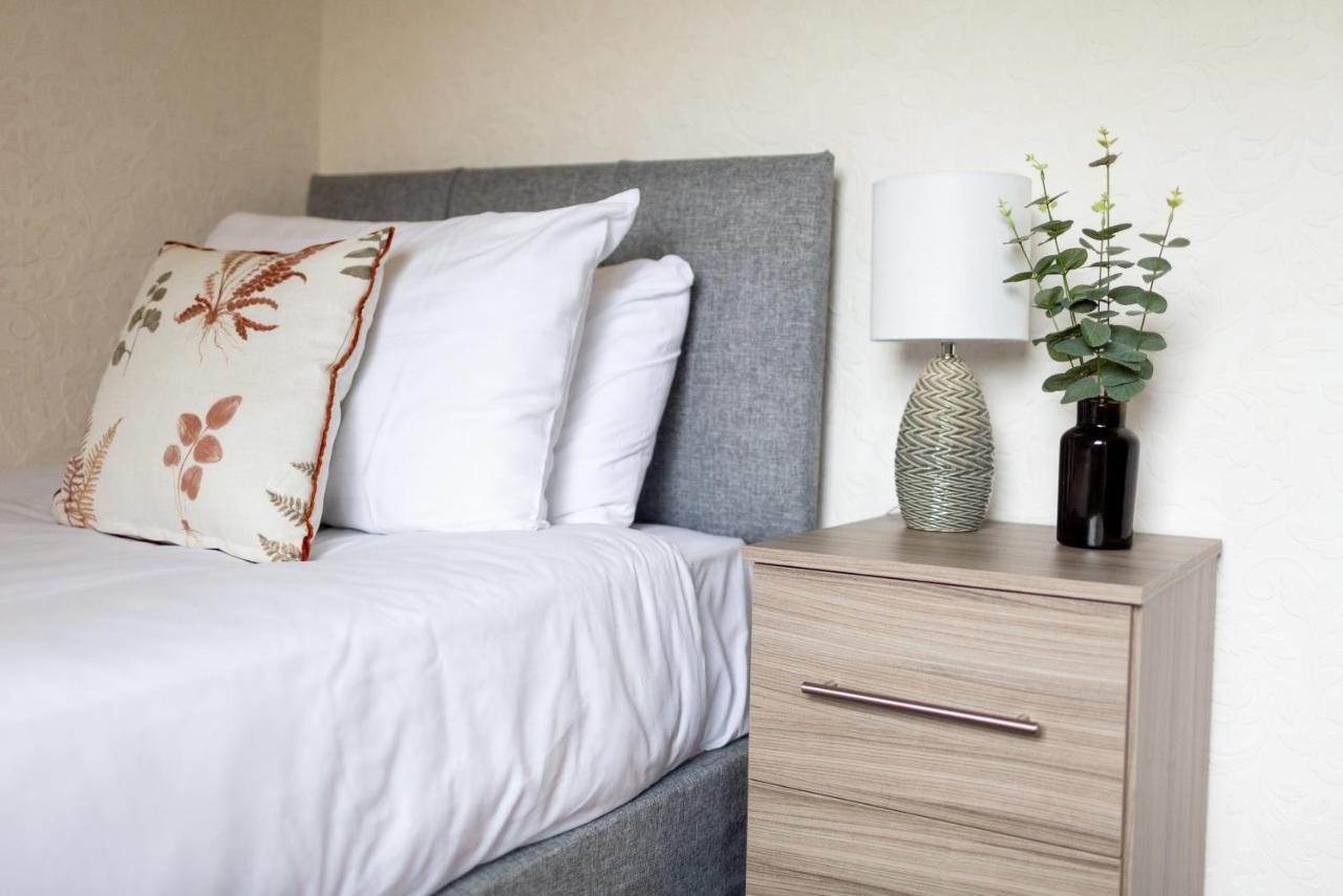 Adrian House, Near Hospital, Easy Parking + Garden Apartment Carlisle  Luaran gambar