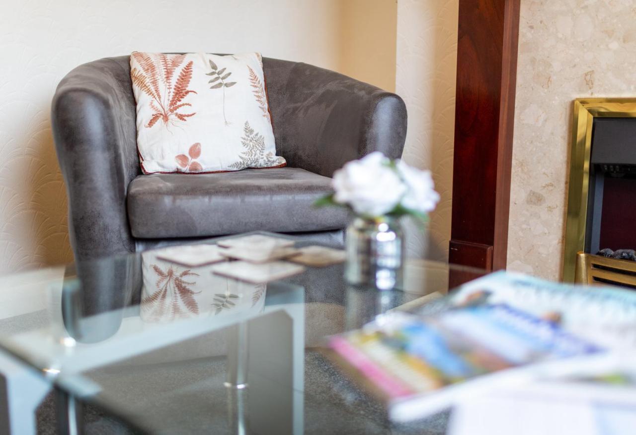 Adrian House, Near Hospital, Easy Parking + Garden Apartment Carlisle  Luaran gambar