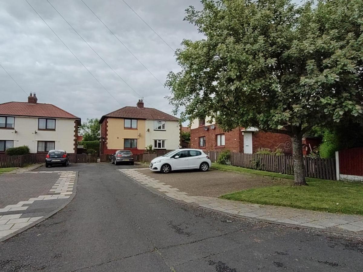 Adrian House, Near Hospital, Easy Parking + Garden Apartment Carlisle  Luaran gambar