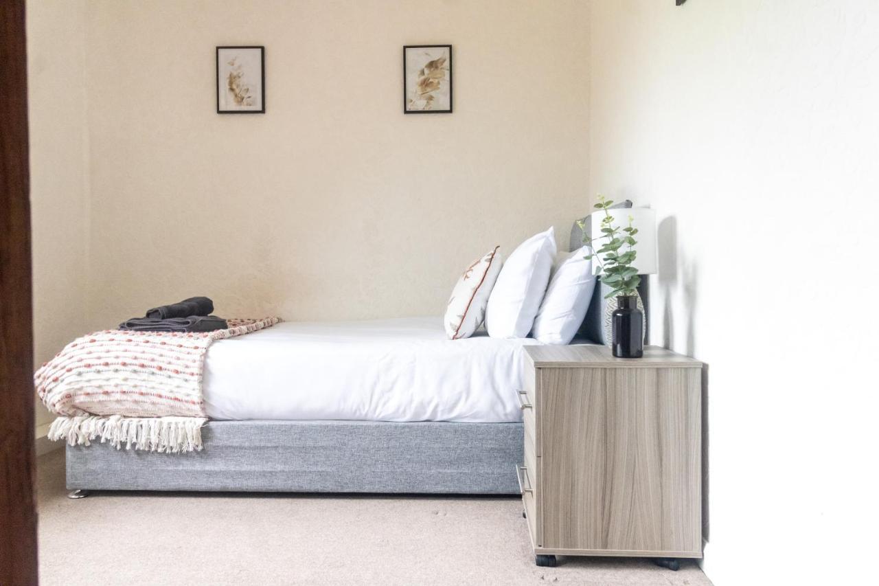 Adrian House, Near Hospital, Easy Parking + Garden Apartment Carlisle  Luaran gambar