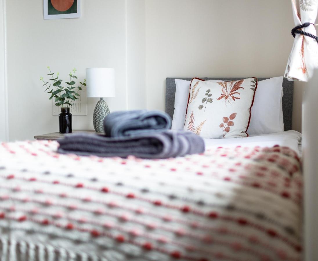Adrian House, Near Hospital, Easy Parking + Garden Apartment Carlisle  Luaran gambar