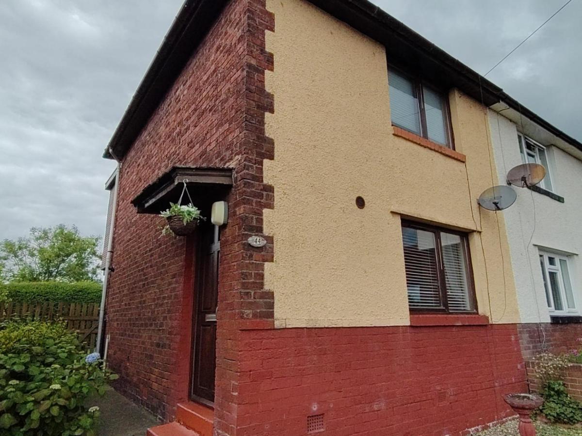Adrian House, Near Hospital, Easy Parking + Garden Apartment Carlisle  Luaran gambar