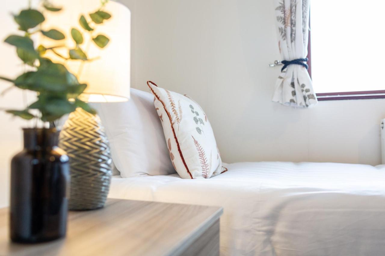 Adrian House, Near Hospital, Easy Parking + Garden Apartment Carlisle  Luaran gambar