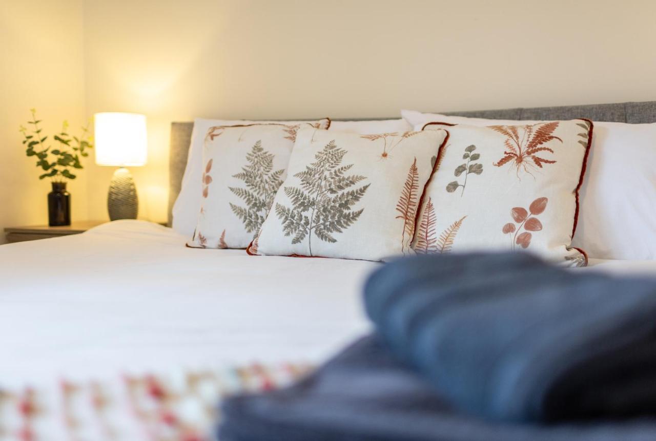 Adrian House, Near Hospital, Easy Parking + Garden Apartment Carlisle  Luaran gambar