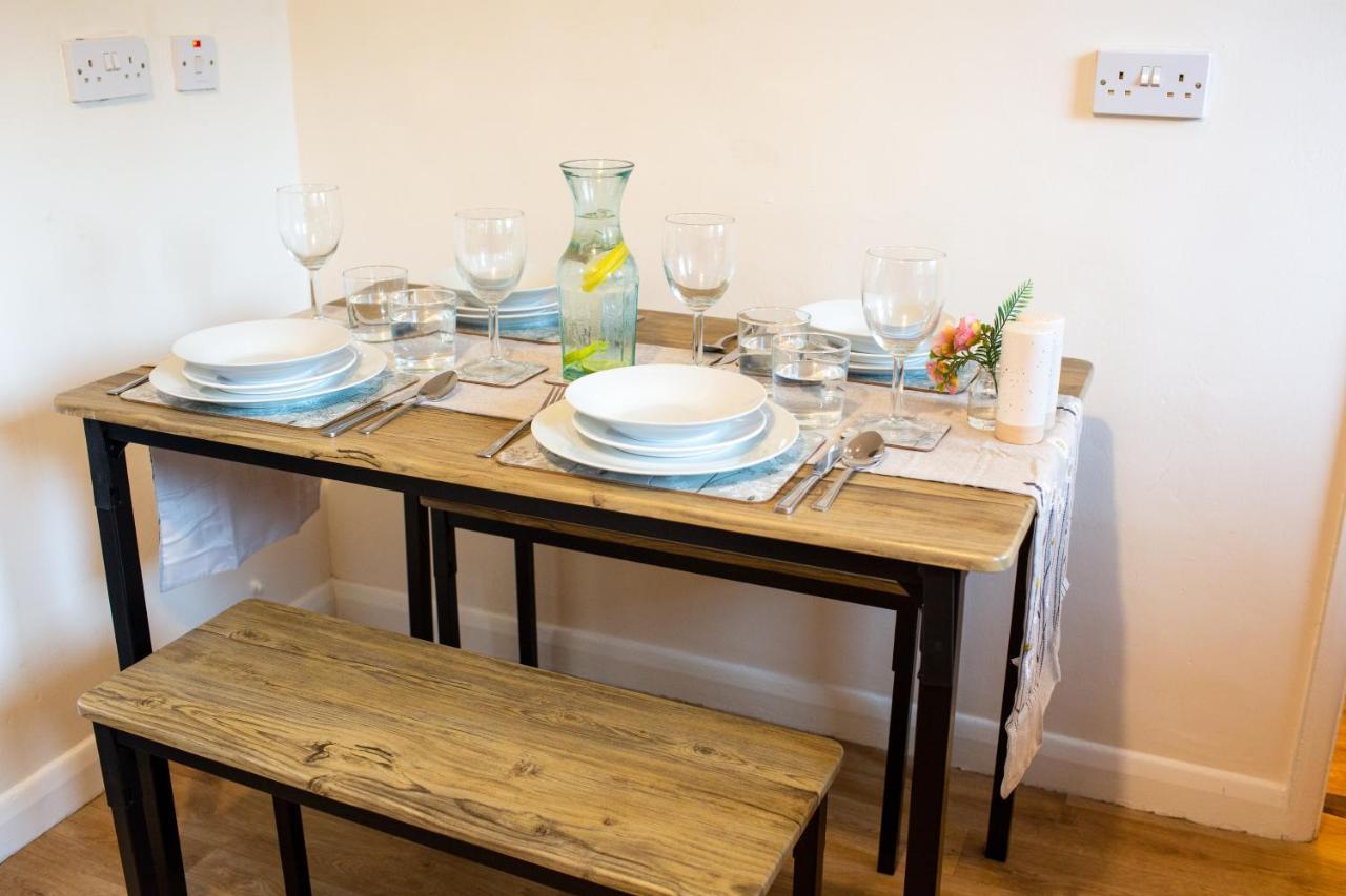 Adrian House, Near Hospital, Easy Parking + Garden Apartment Carlisle  Luaran gambar
